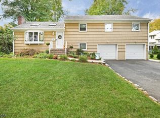 310 Spencer Pl, Paramus, NJ 07652
