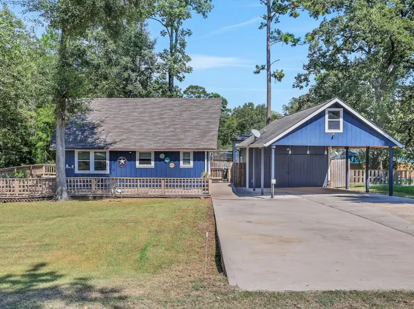 160 N Pine Harbour Dr, Coldspring, TX 77331