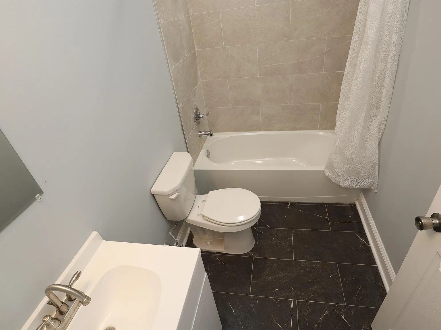 1908 West Diamond street - 3 — Photo 3