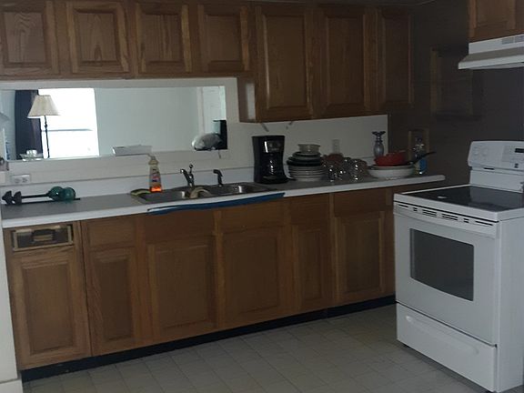 4th image of 643 NE 82nd Ave