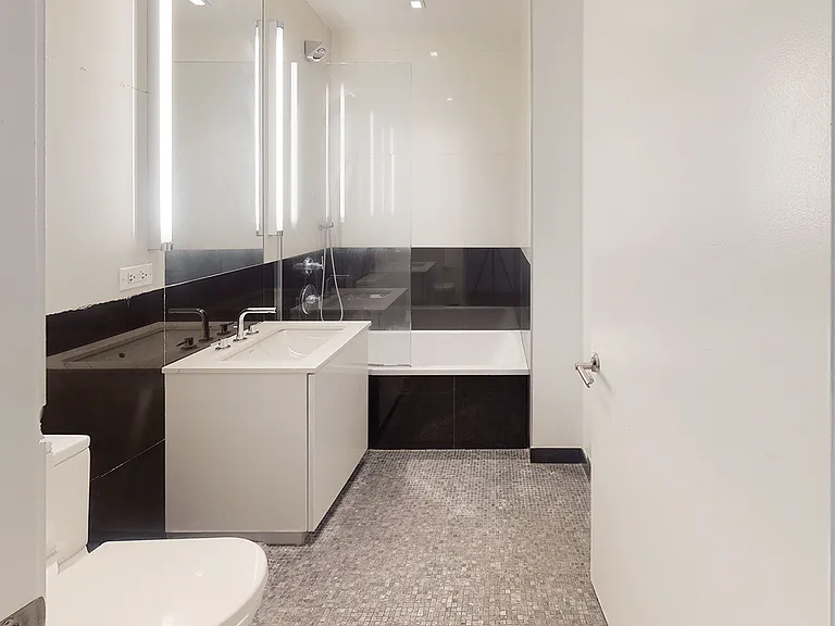 666 W End Ave #6U — Photo 5
