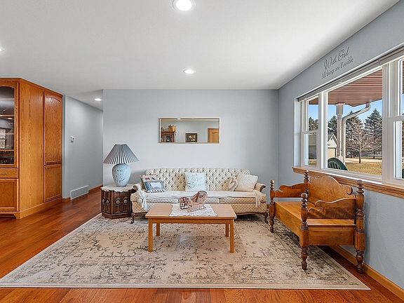 3rd image of 209 Ridgewood Dr