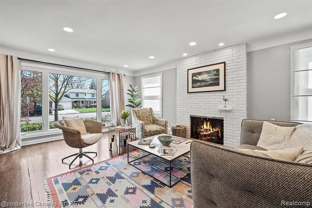 3 bed, 4.0 bath, 2350 sqft, $4,450 — Photo 1