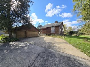 W378S5045 W Pretty Lake Rd, Dousman, WI 53118