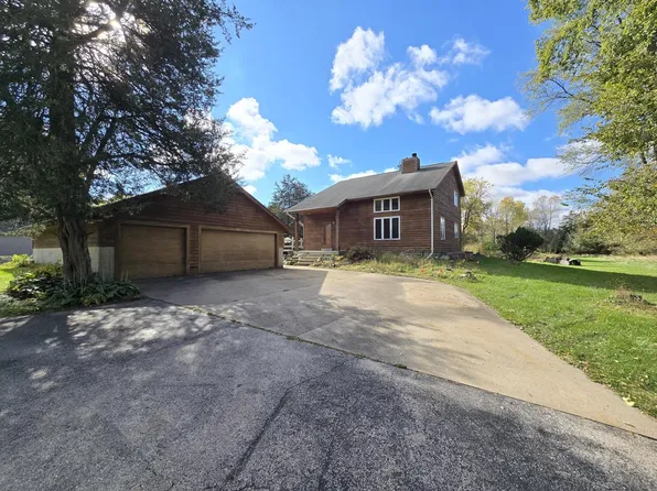 W378S5045 West Pretty Lake ROAD, Dousman, WI 53118
