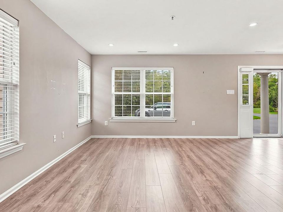 1st image of 208 Monarch Ct #294
