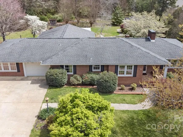 317 S Lineberry St, Troy, NC 27371