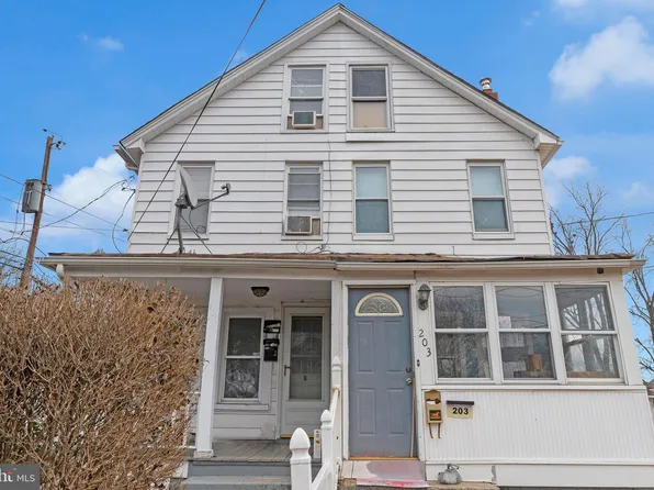 201 Robertson Ave, Morrisville, PA 19067