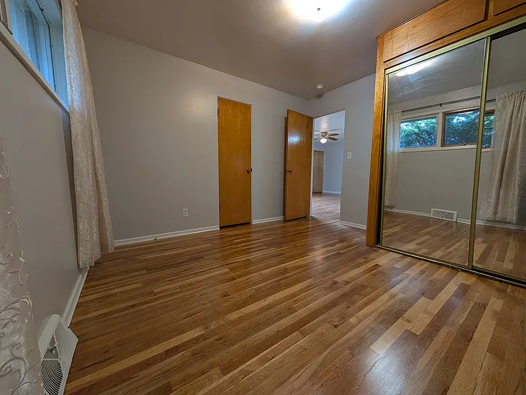 2625 E Mission Ave — Photo 11