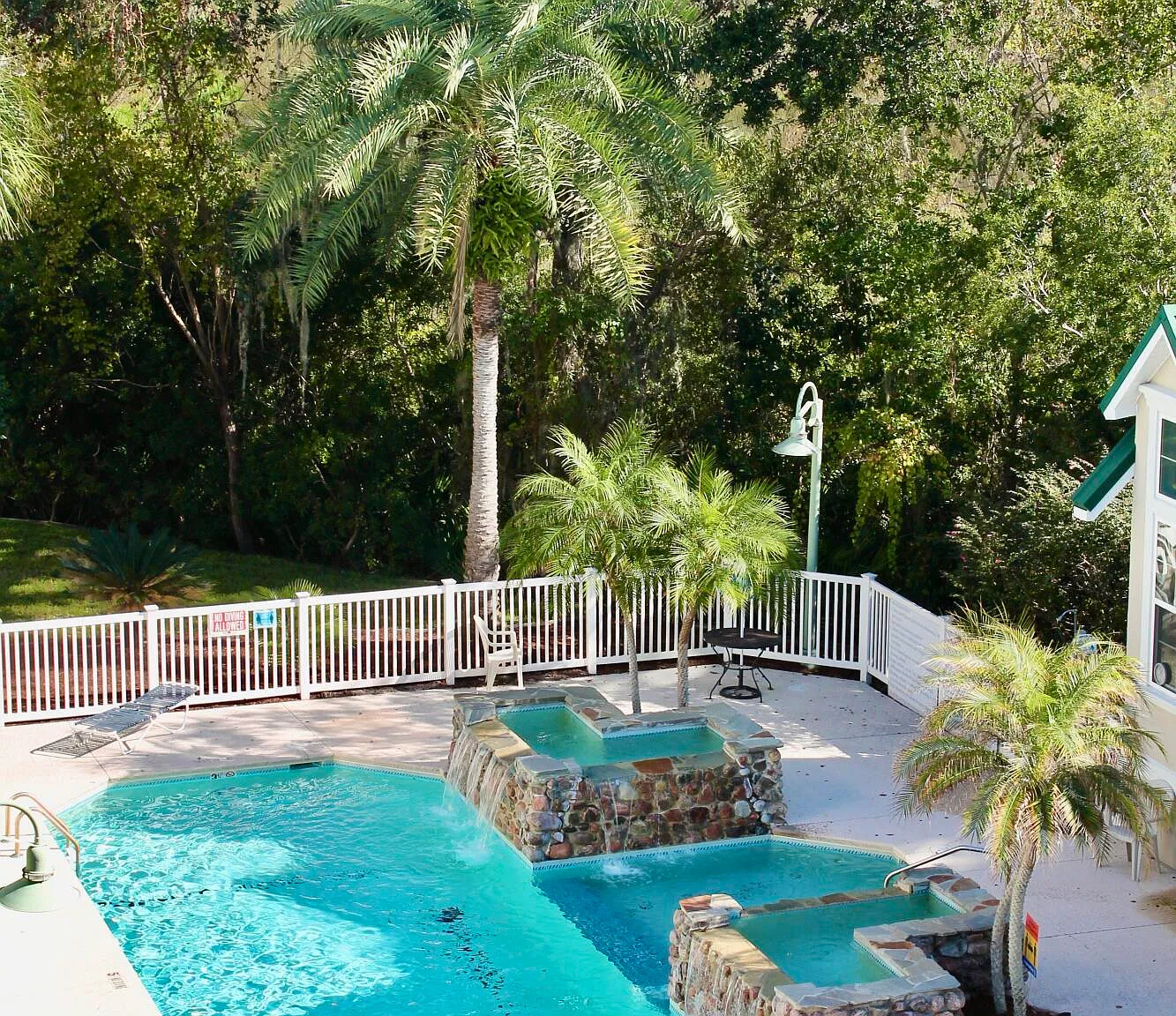 3 bed, 2.0 bath, 1450 sqft, $2,850 — Photo 2