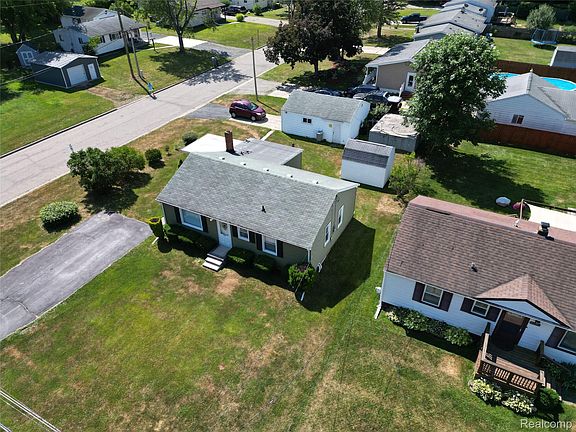 3rd image of 6212 Roberta St