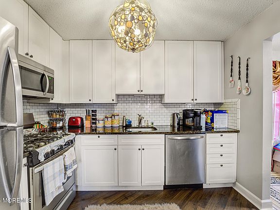 4th image of 109 Deerfoot Way