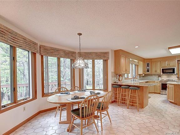 5th image of 52 Pinemeadow Dr