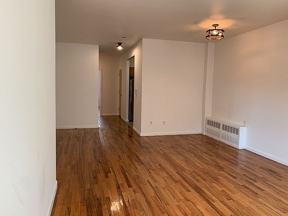 3rd image of 149 Manhattan Ave APT 2