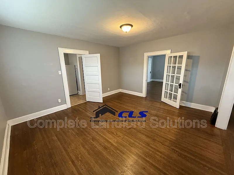 2 bed, 1.0 bath, $825 — Photo 4