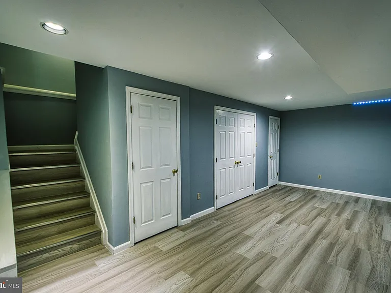 139 Mallard Dr W — Photo 20