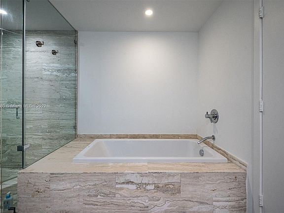 5th image of 2900 NE 7th Ave #3