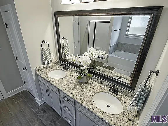 140 Lake Breeze Dr — Photo 15