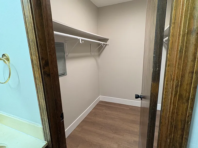 2730 S Meadowood Ave — Photo 18