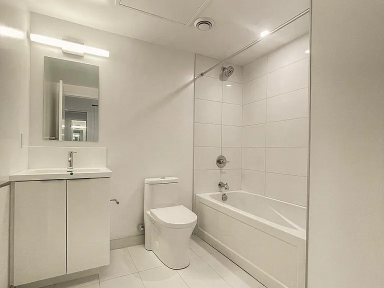 238 Simcoe St — Photo 14