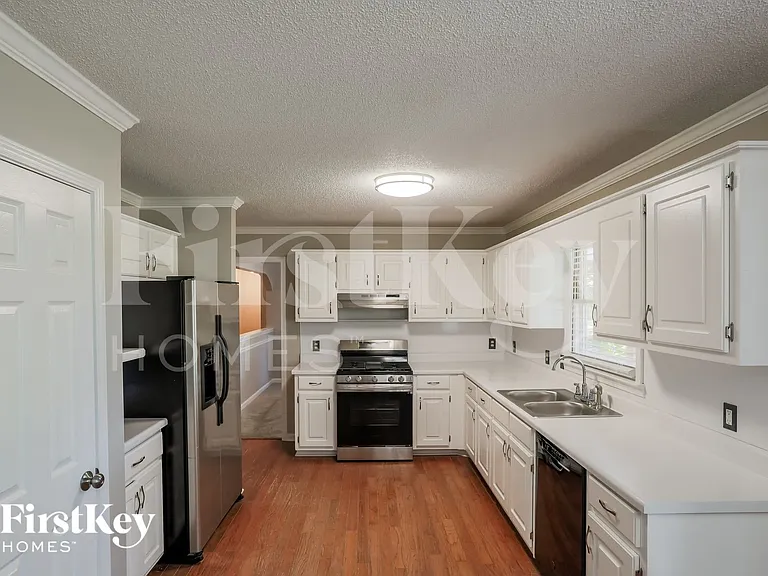 226 David Larsen Dr — Photo 4