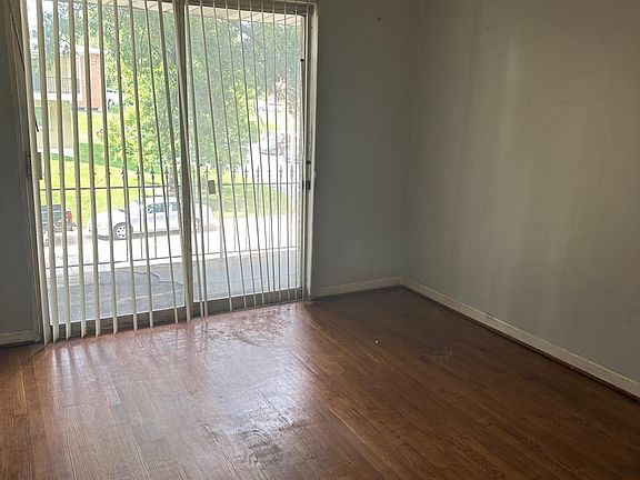 3rd image of 10110 Chaucer Ave #C