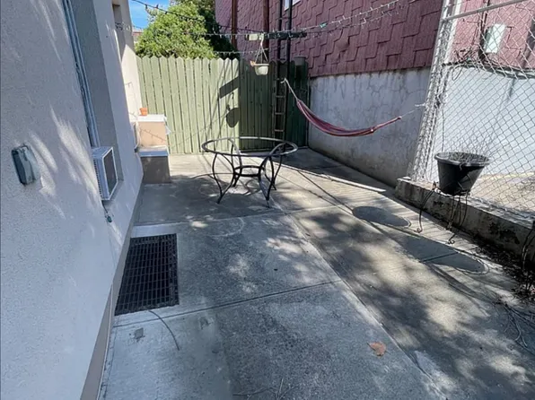 122 Franklin Street image 5 of 6