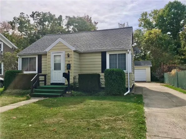 19 East St, North East, PA 16428
