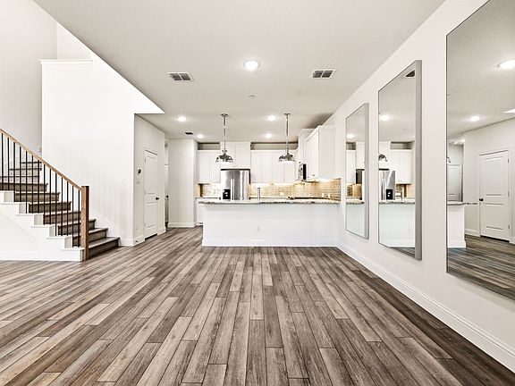 4th image of 3773 Wellesley Ave