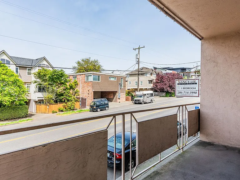 Urban Convenience with Neighborhood Charm! — Photo 20