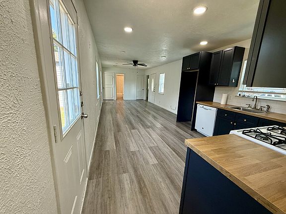 3rd image of 1617 Meadowbrook Dr