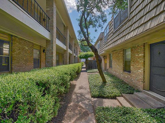 Chateau Grove - 209 Grove Place