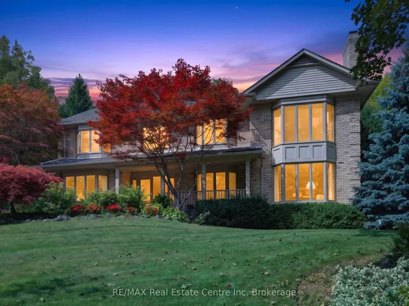 179 Oaklands Park Ct, Burlington, ON L7T 4G9