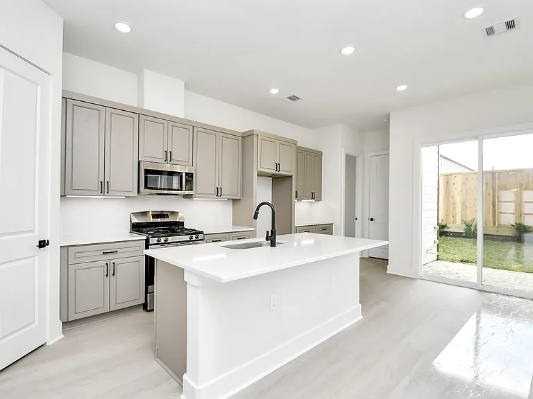 4352 Avron Dr — Photo 9