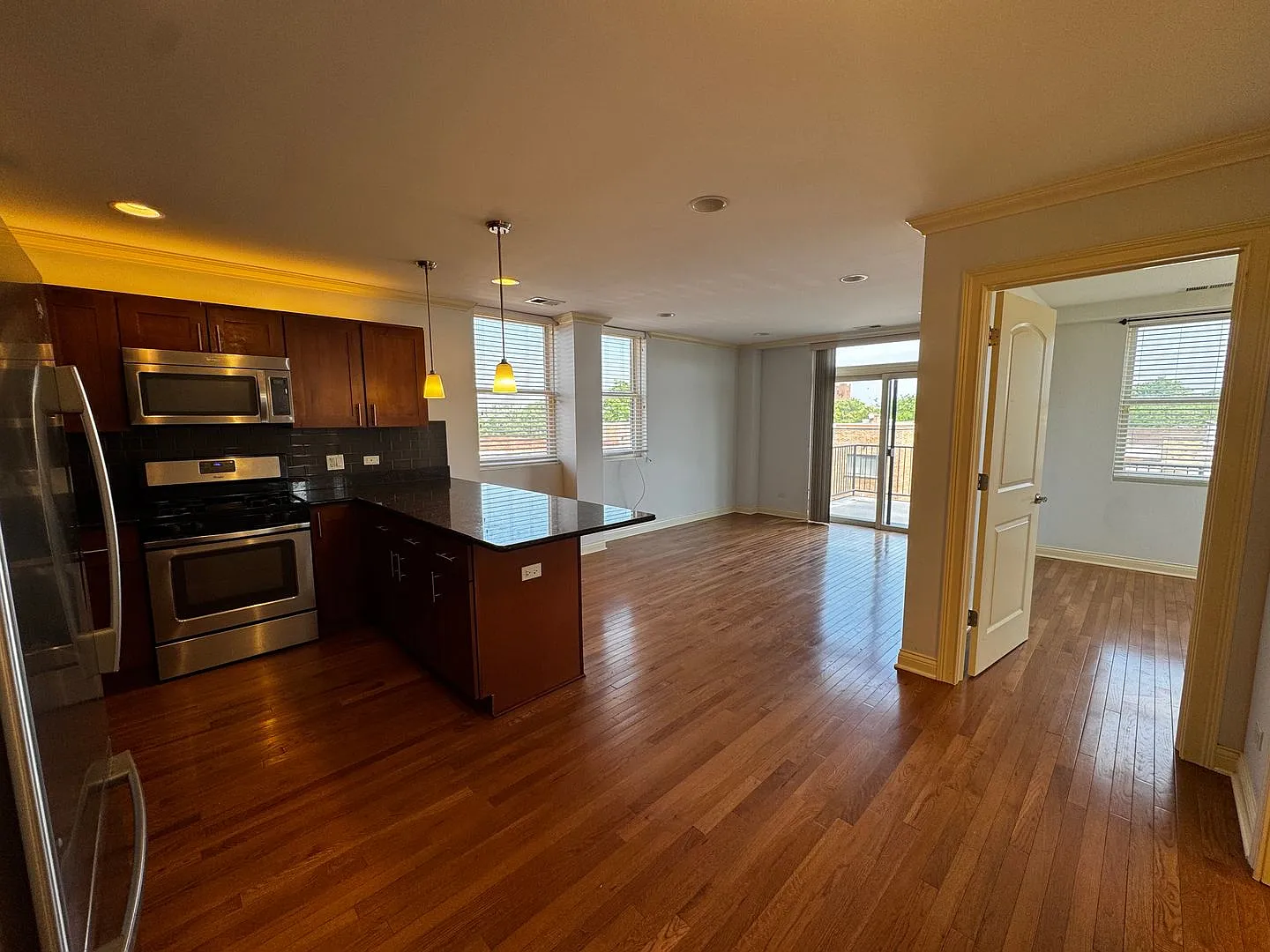 2 bed, 1295 sqft, $2,600 — Photo 2
