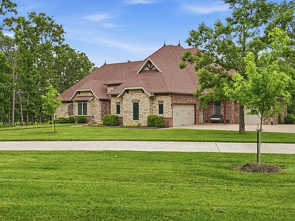 3rd image of 329 Country Club Drive
