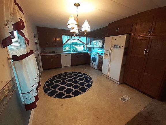 2nd image of 21 Royal Palm Cir