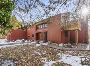 3920 Braeburn Dr, Norton Shores, MI 49441