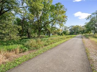 4233 SE Orilla Rd, West Des Moines, IA 50061