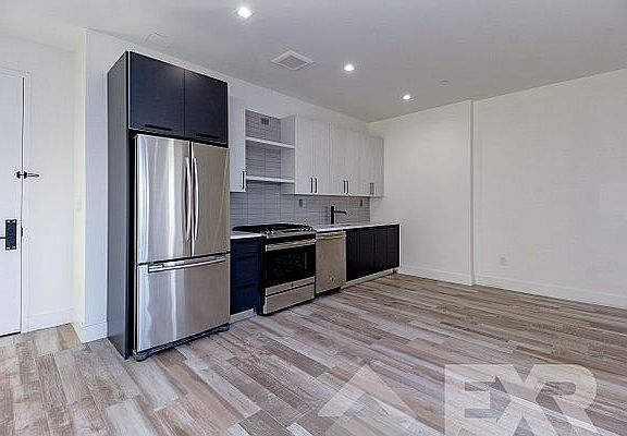 2nd image of 8 Fairview Pl #205