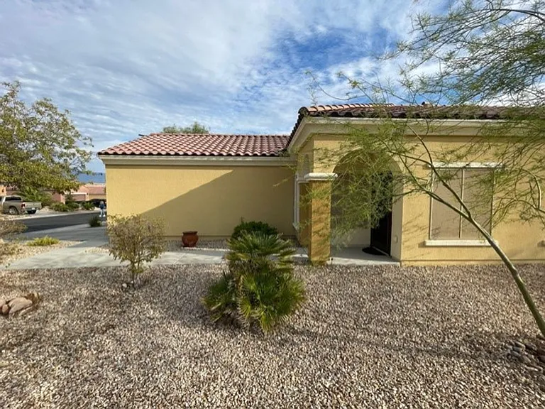 1342 Springdale Ln — Photo 2