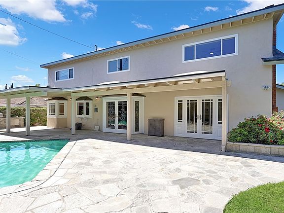 3rd image of 1214 E Palmdale Ave
