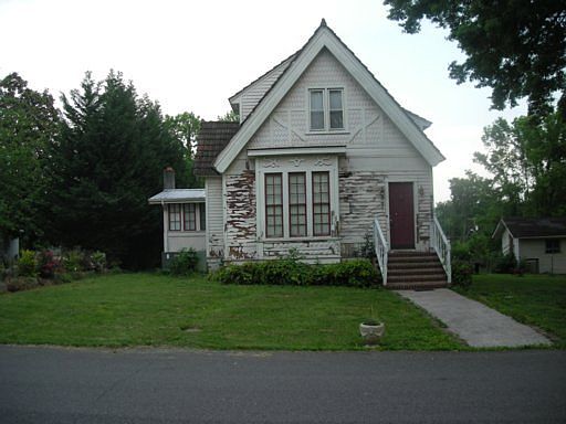 2nd image of 412 NE Midlake Dr