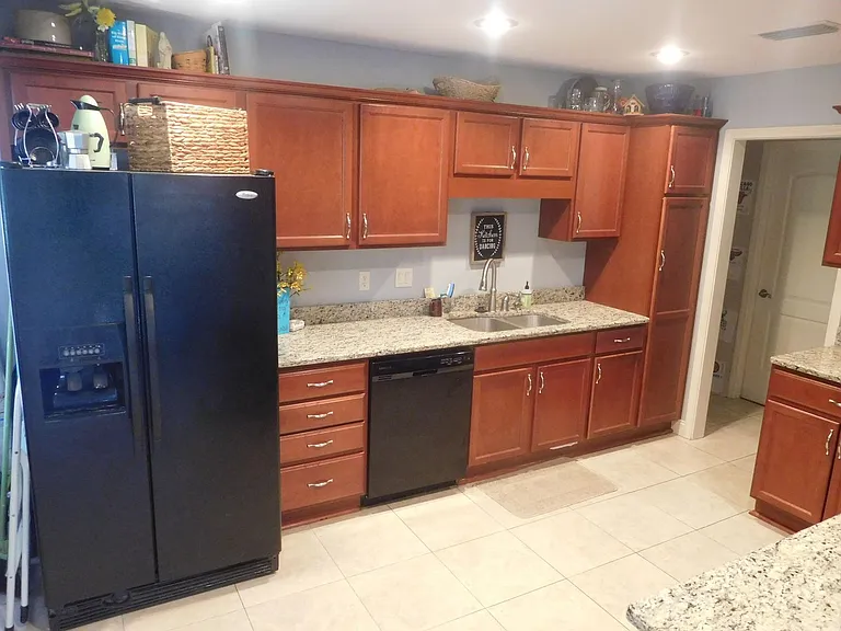 527 Matthew St — Photo 7