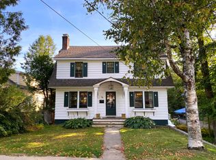34 Acorn St, Lake Placid, NY 12946