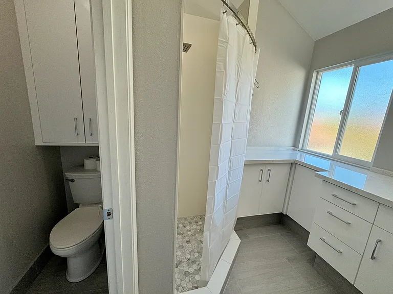 Primary bedroom bathroom