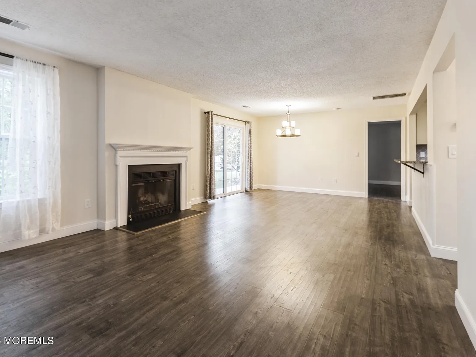 2 bed, 1156 sqft, $3,200 — Photo 2