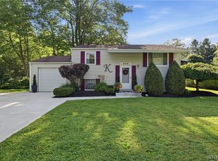 959 Bonnie Lake Dr, Alden, NY 14004