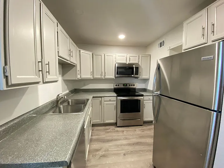 6243-6249 E Greenway Cir — Photo 27