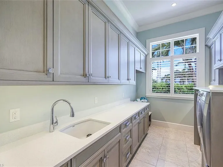425 Harbour Dr — Photo 22